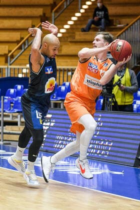 Jamuni McNeace HAKRO Merlins Crailsheim at the basket against Isaiah Wilkins Ratiopharm Ulm , GER, HAKRO Merlins Crailsheim vs Ratiopharm Ulm, 29 12 2020, 10 Spieltag easycredit Basketball Bundesliga, Spielzeit 2020 2021 GER, HAKRO Merlins Crailsheim vs Ratiopharm Ulm, 29 12 2020, 10 Spieltag easycredit Basketball Bundesliga, Spielzeit 2020 2021 Crailsheim Copyright: xEibnerxPressefoto MichaelxMemmlex EP_MMR