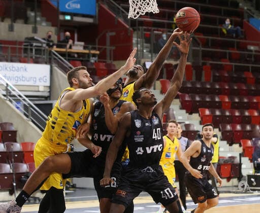 V li Jonas Wohlfarth Bottermann Riesen , Marvin Ogunsipe Hamburg , Yorman Polas Bartolo Riesen , Zac Cuthbertson Hamburg MHP Riesen Ludwigsburg vs Hamburg Towers Basketball Bundesliga 2020 2021 Ludwigsburg , GER, 29 12 2020,