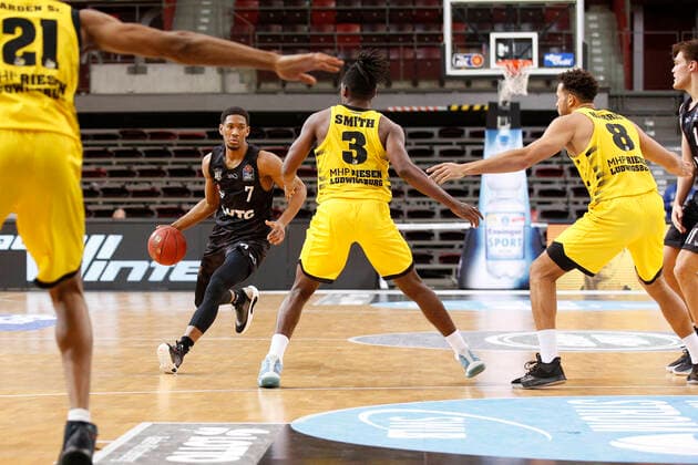 BBL easyCredit Basketball Bundesliga season 2020 2021 10 matchday on Tuesday, 29 December 2020 at the MHPArena in Ludwigsburg MHP RIESEN Ludwigsburg Hamburg Towers v l Kameron Taylor Towers , Jaleen Smith Ludwigsburg , Elias Harris Ludwigsburg MHP RIESEN Ludwigsburg Hamburg Towers