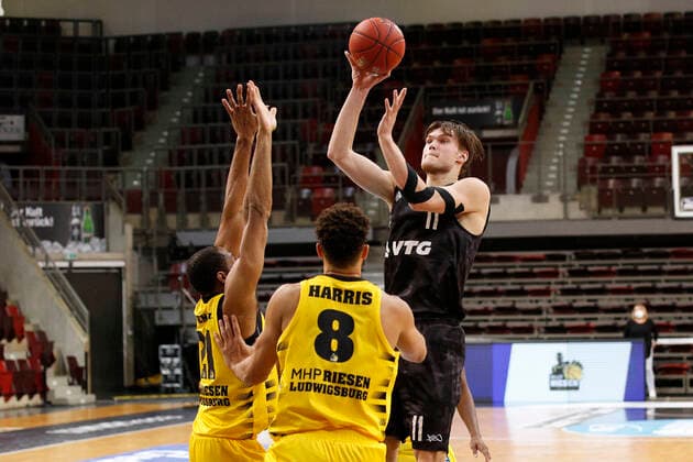 BBL easyCredit Basketball Bundesliga season 2020 2021 10 matchday on Tuesday, 29 December 2020 at the MHPArena in Ludwigsburg MHP RIESEN Ludwigsburg Hamburg Towers v l Tremmell Darden Ludwigsburg , Elias Harris Ludwigsburg , Maik Kotsar Towers MHP RIESEN Ludwigsburg Hamburg Towers