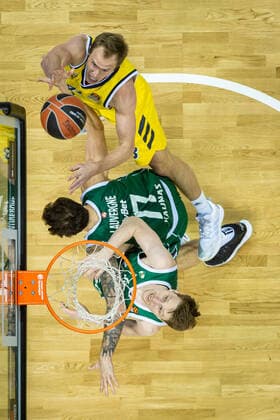 Basketball Berlin 29 12 2020 Season 2020 2021 Euroleague Regular Season Round 17 Alba Berlin vs Zalgiris Kaunas Luke Sikma Alba Berlin, No 43 Joffrey Lauvergne Kaunas, No 77 Marius Grigonis Kaunas, No 40