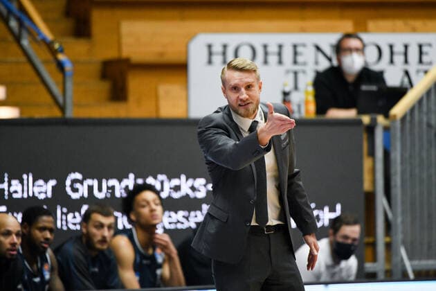 Coach Tuomas Iisalo HAKRO Merlins Crailsheim gives instructions, GER, HAKRO Merlins Crailsheim vs Ratiopharm Ulm, 29 12 2020, 10 match day easycredit Basketball Bundesliga, season 2020 2021 GER, HAKRO Merlins Crailsheim vs Ratiopharm Ulm, 29 12 2020, 10 match day easycredit Basketball Bundesliga, season 2020 2021 Crailsheim Copyright: xEibnerxPressefoto MichaelxMemmlerx EP_MMR