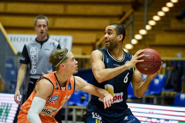 Elias Lasisi HAKRO Merlins Crailsheim in a duel with Thomas Klepeisz Ratiopharm Ulm , GER, HAKRO Merlins Crailsheim vs Ratiopharm Ulm, 29 12 2020, 10 Matchday easycredit Basketball Bundesliga, Season 2020 2021 GER, HAKRO Merlins Crailsheim vs Ratiopharm Ulm, 29 12 2020, 10 Matchday easycredit Basketball Bundesliga, Season 2020 2021 Crailsheim Copyright: xEibnerxPressefoto MichaelxMemmlerx EP_MMR