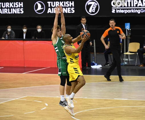 Basketball, Mens, 2020 2021 season, EuroLeague Matchday 17 , Alba Berlin Zalgiris Kaunas, v l Rokas Jokubaitis Zalgiris Kaunas , Jayson Granger Alba Berlin , 29 12 2020, Copyright: xSebastianxRäppoldx xMatthiasxKox