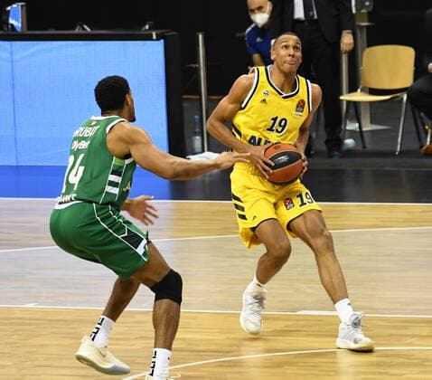 Basketball, Mens, 2020 2021 season, EuroLeague Matchday 17 , Alba Berlin Zalgiris Kaunas, v l Augustine Rubit Zalgiris Kaunas , Louis Olinde Alba Berlin , 29 12 2020, Copyright: xSebastianxRäppoldx xMatthiasxKox