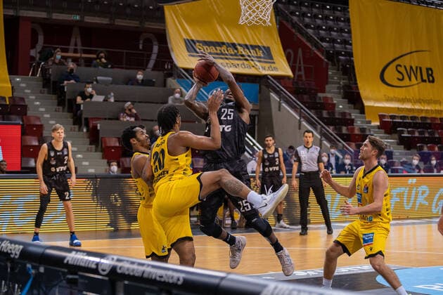 Jordan Swing Hamburg Towers 2 Barry Brown Jr MHP Riesen Ludwigsburg, 5 Desi Rodriguez MHP Riesen Ludwigsburg, 20 Terry Allen Hamburg Towers, 25 , Hamburg Towers, 3 Jordan Hulls MHP Riesen, 1 ¨¨¨MHP Riesen Ludwigsburg vs Hamburg Towers, Basketball, Bundesliga, easy credit BBL, Matchday 11, Season 2020 2021, 29 12 2020, ¨¨MHP Riesen Ludwigsburg vs Hamburg Towers, Basketball, Bundesliga, easy credit BBL, Matchday 11, Season 2020 2021, 29 12 2020 Ludwigsburg. Copyright: xNinaxSander xEibnerxPressefotoxIx EP_NSR