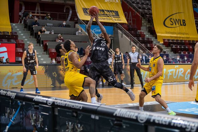 Jordan Swing Hamburg Towers 2 Barry Brown Jr MHP Riesen Ludwigsburg, 5 Desi Rodriguez MHP Riesen Ludwigsburg, 20 Terry Allen Hamburg Towers, 25 , Hamburg Towers, 3 Jordan Hulls MHP Riesen, 1 ¨¨¨MHP Riesen Ludwigsburg vs Hamburg Towers, Basketball, Bundesliga, easy credit BBL, Matchday 11, Season 2020 2021, 29 12 2020, ¨¨MHP Riesen Ludwigsburg vs Hamburg Towers, Basketball, Bundesliga, easy credit BBL, Matchday 11, Season 2020 2021, 29 12 2020 Ludwigsburg. Copyright: xNinaxSander xEibnerxPressefotoxIx EP_NSR