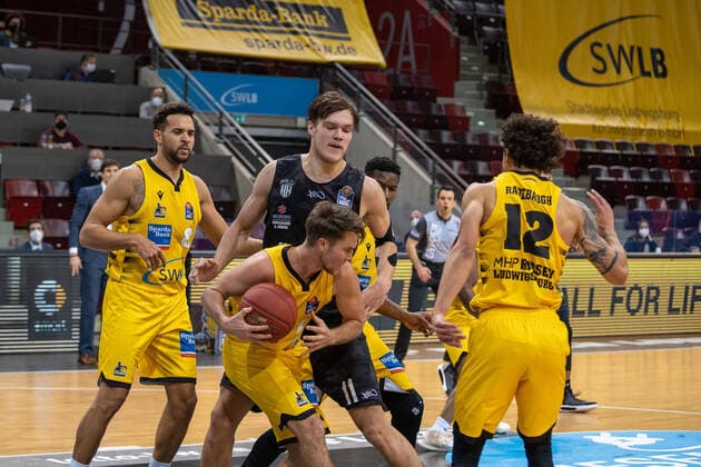 Elias Harris MHP Riesen Ludwigsburg, 8 Maik Kotsar Hamburg Towers, 11 Yorman Polas Bartolo MHP Riesen, 13 Jordan Hulls MHP Riesen Ludwigsburg, 1 Jonah Radebaugh, 12 ¨¨¨MHP Riesen Ludwigsburg vs Hamburg Towers, Basketball, Bundesliga, easy credit BBL, Matchday 11, Season 2020 2021, 29 12 2020, ¨¨MHP Riesen Ludwigsburg vs Hamburg Towers, Basketball, Bundesliga, easy credit BBL, Matchday 11, Season 2020 2021, 29 12 2020 Ludwigsburg. Copyright: xNinaxSander xEibnerxPressefotoxIx EP_NSR