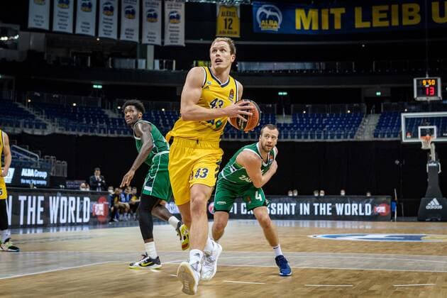 Basketball Berlin 29 12 2020 Season 2020 2021 Euroleague Regular Season Round 17 Alba Berlin vs Zalgiris Kaunas Luke Sikma Alba Berlin, No 43 Lukas Lekavicius Kaunas, No 04 Nigel Hayes Kaunas, No 10
