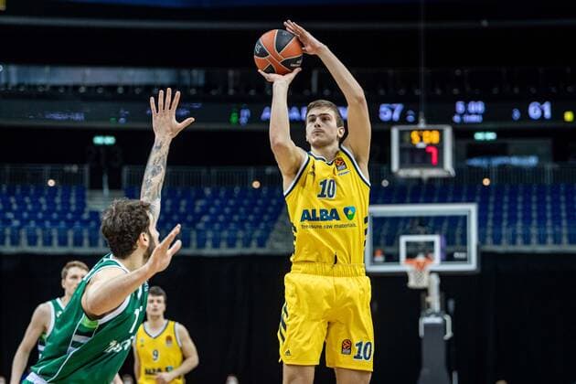 Basketball Berlin 29 12 2020 Season 2020 2021 Euroleague Regular Season Round 17 Alba Berlin vs Zalgiris Kaunas Tim Schneider Alba Berlin, No 10 Joffrey Lauvergne Kaunas, No 77