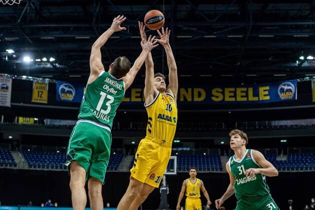 Basketball Berlin 29 12 2020 Season 2020 2021 Euroleague Regular Season Round 17 Alba Berlin vs Zalgiris Kaunas Tim Schneider Alba Berlin, No 10 Paulius Jankunas Kaunas, No 13