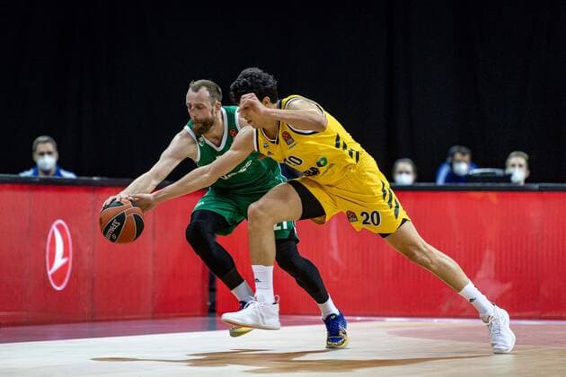 Basketball Berlin 29 12 2020 Season 2020 2021 Euroleague Regular Season Round 17 Alba Berlin vs Zalgiris Kaunas Simone Fontecchio Alba Berlin, No 20 Arturas Milaknis Kaunas, No 21