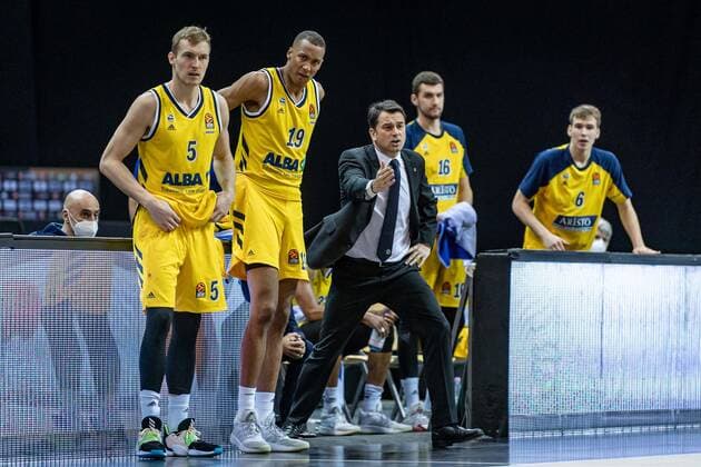 Basketball Berlin 29 12 2020 Season 2020 2021 Euroleague Regular Season Round 17 Alba Berlin vs Zalgiris Kaunas Israel Gonzalez Alba Berlin, assistant coach mi Replaces head coach Niels Giffey, who is ill Alba Berlin, No 05 Louis Olinde Alba Berlin, No 19