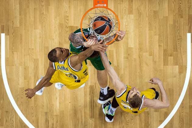 Basketball Berlin 29 12 2020 Season 2020 2021 Euroleague Regular Season Round 17 Alba Berlin vs Zalgiris Kaunas Joffrey Lauvergne Kaunas, No 77 Louis Olinde Alba Berlin, No 19 Niels Giffey Alba Berlin, No 05