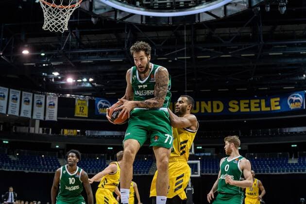 Basketball Berlin 29 12 2020 Season 2020 2021 Euroleague Regular Season Round 17 Alba Berlin vs Zalgiris Kaunas Joffrey Lauvergne Kaunas, No 77 Johannes Thiemann Alba Berlin, No 32
