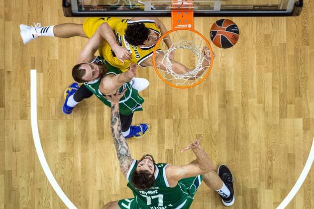 Basketball Berlin 29 12 2020 Season 2020 2021 Euroleague Regular Season Round 17 Alba Berlin vs Zalgiris Kaunas Simone Fontecchio Alba Berlin, No 20 Arturas Milaknis Kaunas, No 21 Joffrey Lauvergne Kaunas, No 77
