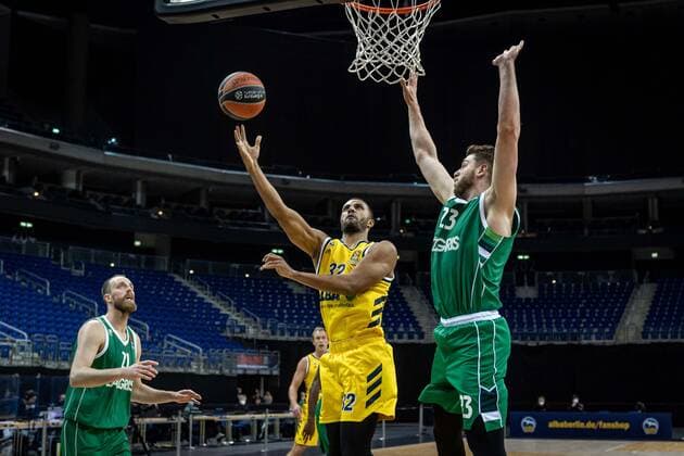 Basketball Berlin 29 12 2020 Season 2020 2021 Euroleague Regular Season Round 17 Alba Berlin vs Zalgiris Kaunas Johannes Thiemann Alba Berlin, No 32 Martinas Geben Kaunas, No 23