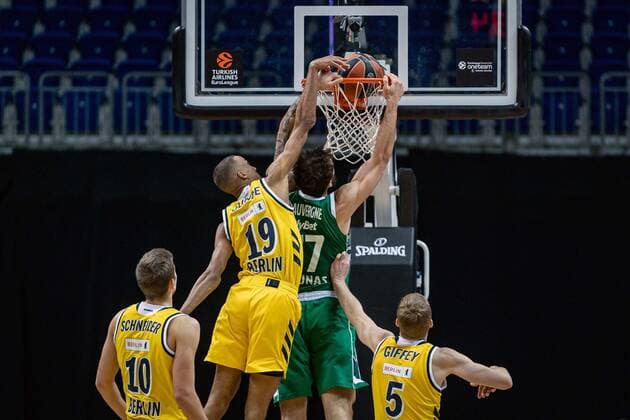 Basketball Berlin 29 12 2020 Season 2020 2021 Euroleague Regular Season Round 17 Alba Berlin vs Zalgiris Kaunas Joffrey Lauvergne Kaunas, No 77 Louis Olinde Alba Berlin, No 19