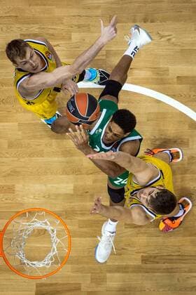 Basketball Berlin 29 12 2020 Season 2020 2021 Euroleague Regular Season Round 17 Alba Berlin vs Zalgiris Kaunas Augustine Rubit Kaunas, No 24 Tim Schneider Alba Berlin, No 10 Niels Giffey Alba Berlin, No 05
