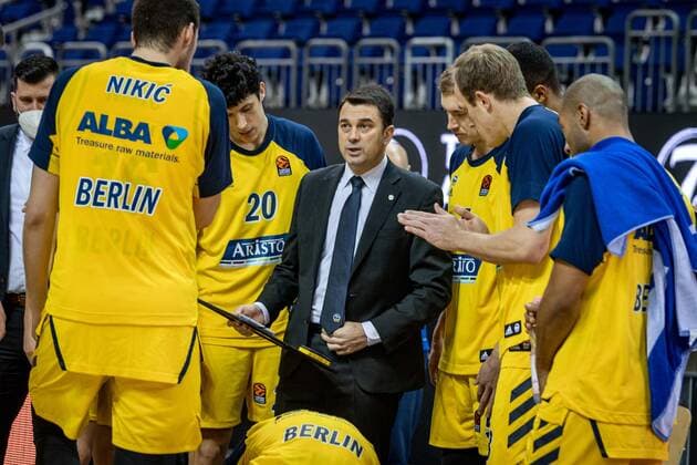 Basketball Berlin 29 12 2020 Season 2020 2021 Euroleague Regular Season Round 17 Alba Berlin vs Zalgiris Kaunas Israel Gonzalez Alba Berlin, assistant coach mi Replaces head coach Luke Sikma Alba Berlin, who is ill, No 43 Niels Giffey Alba Berlin, No 05 Simone Fontecchio Alba Berlin, No 20 Kresimir Nikic Alba Berlin, No 16 and others.