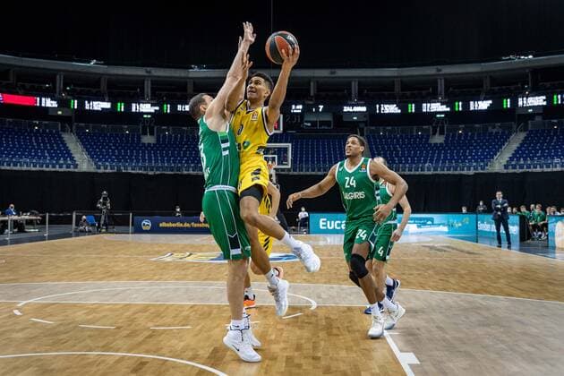 Basketball Berlin 29 12 2020 Season 2020 2021 Euroleague Regular Season Round 17 Alba Berlin vs Zalgiris Kaunas Maodo Lo Alba Berlin, No 00 Martinas Geben Kaunas, No 23 Augustine Rubit Kaunas, No 24