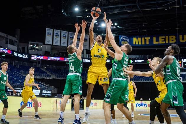 Basketball Berlin 29 12 2020 Season 2020 2021 Euroleague Regular Season Round 17 Alba Berlin vs Zalgiris Kaunas Louis Olinde Alba Berlin, No 19 Lukas Lekavicius Kaunas, No 04 Paulius Jankunas Kaunas, No 13