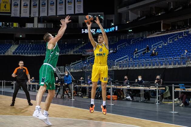 Basketball Berlin 29 12 2020 Season 2020 2021 Euroleague Regular Season Round 17 Alba Berlin vs Zalgiris Kaunas Tim Schneider Alba Berlin, No 10 Paulius Jankunas Kaunas, No 13