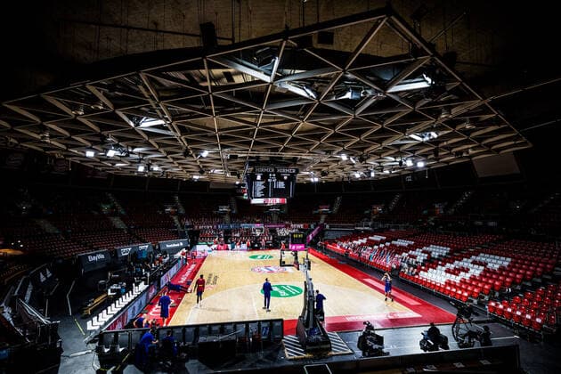 Turkish Airlines EuroLeague FC Bayern Basketball FC Barcelona 30 12 2020 The empty Audi Dome before the start of the game On the pitch, the teams are warming up Only cardboard cameras bring the fans into the hall Turkish Airlines EuroLeague FC Bayern Basketball FC Barcelona Audi Dome, Muenchen Bayern Copyright: xBEAUTIFULxSPORTS Wunderlx