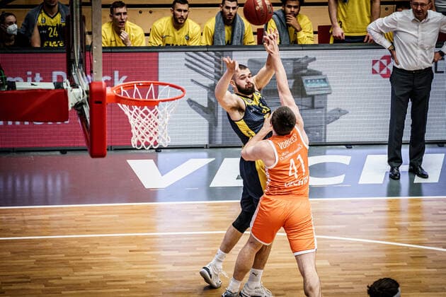 easyCredit BBL 10 Matchday Rasta Vechta EWE Baskets Basketball Oldenburg 30 12 2020 Season 2020 2021 easyCredit BBL 10 Matchday Rasta Vechta EWE Baskets 45, Nathan Boothe, EWE Baskets Oldenburg Will Vorhees, No 41, Vechta editorial use only commercial use only by arrangement with the photographer Vechta Germany