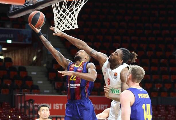 Barcelonas 22 HIGGINS vs Bayerns 8 Jalen REYNOLDS Basketball, FC Bayern Barcelona, Euroleague, 2020 2021 season, on 30 12 2020 in Munich, A U D I D O M E, Germany Source Copyright Credit Oryk HAIST xx