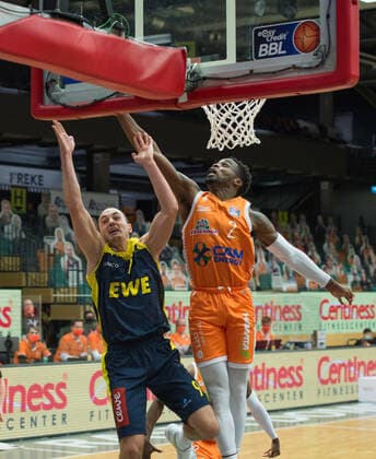 GER, Basketball, RASTA Vechta vs EWE Baskets Oldenburg 30 12 2020, RASTA Dome, Vechta, GER, easy Credit BBL, RASTA Vechta vs EWE Baskets Oldenburg, in picture foul on Karsten TADDA EWE Baskets Oldenburg 9 by Ikenna IROEGBU Rasta Vechta 2 nordphotoxRojahn nph00310