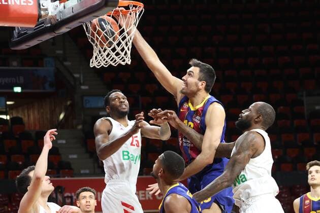 Barcelonas 18 ORIOLA scores, Bayerns 25 JaJuan JOHNSON Basketball, FC Bayern Barcelona, Euroleague, 2020 2021 season, on 30 12 2020 in Munich, A U D I D O M E, Germany Source Copyright Credit Oryk HAIST xx