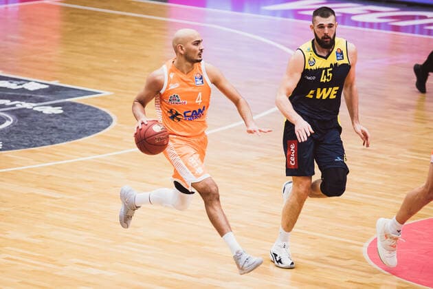 easyCredit BBL 10 Matchday RASTA Vechta vs EWE Baskets Oldenburg, 30 12 2020 Stefan Peno RASTA Vechta, 4 , Nathan Newman Boothe EWE Baskets Oldenburg, 45 easyCredit BBL 10 Matchday RASTA Vechta vs EWE Baskets Oldenburg on 30 12 2020 in Vechta RASTA Dome , Germany, Copyright: xBEAUTIFULxSPORTS Neddermannx