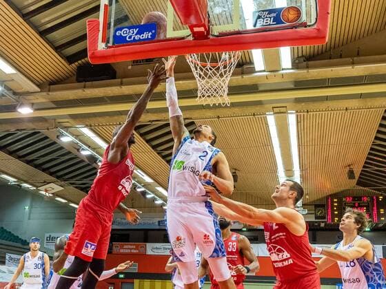 Michael Kessens Fraport Skyliners, 2 successfully blocks an opponents basket throw JobStairs Giessen 46ers vs Fraport Skyliners, easyCredit Basketball Bundesliga, 2020 2021 season, 10 match day, 30 12 2020 JobStairs Giessen 46ers vs Fraport Skyliners, easyCredit Basketball Bundesliga, 2020 2021 season, 10 match day, 30 12 2020 Giessen Copyright: xStefanxTschersich Eibner-Pressefx EP_STH