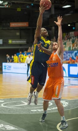 GER, Basketball, RASTA Vechta vs EWE Baskets Oldenburg 30 12 2020, RASTA Dome, Vechta, GER, easy Credit BBL, RASTA Vechta vs EWE Baskets Oldenburg, pictured Rickey PAULDING EWE Baskets Oldenburg 23 Will VORHEES Rasta Vechta 41 nordphotoxRojahn nph00310