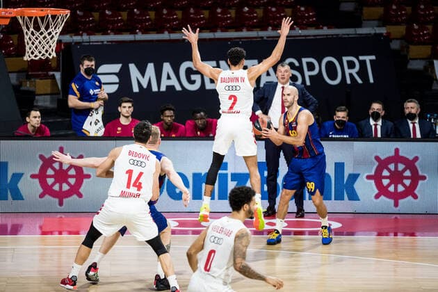 Turkish Airlines EuroLeague FC Bayern Basketball FC Barcelona 30 12 2020 Wade Baldwin FC Bayern, 2 , Nick Calathes FC Barcelona, 99 Turkish Airlines EuroLeague FC Bayern Basketball FC Barcelona Audi Dome, Muenchen Bayern Copyright: xBEAUTIFULxSPORTS Wunderlx