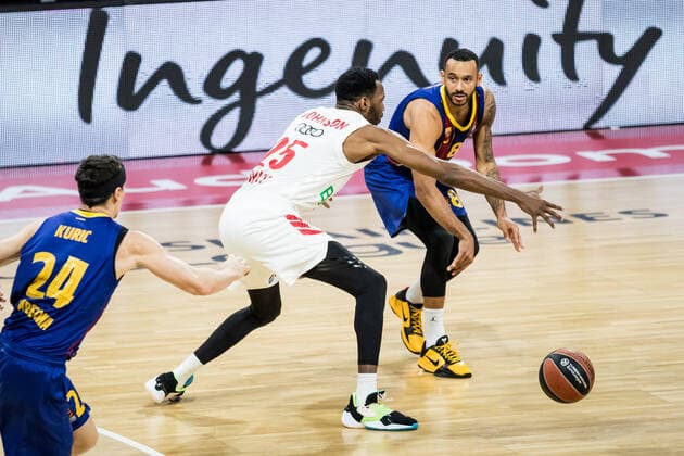 Turkish Airlines EuroLeague FC Bayern Basketball FC Barcelona 30 12 2020 JaJuan Johnson FC Bayern, 25 , Adam Hanga FC Barcelona, 8 Turkish Airlines EuroLeague FC Bayern Basketball FC Barcelona Audi Dome, Muenchen Bayern Copyright: xBEAUTIFULxSPORTS Wunderlx