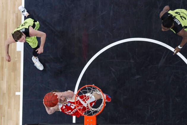 Center Christian Sengfelder Brose Bamberg, 43 left 23 David Walker medi Bayreuth right 24 Frank Bartley medi Bayreuth Brose Bamberg medi Bayreuth easyCredit BBL Basketball Bundesliga Basketball Season 2020 21 10 Matchday, 30 12 2020 Bamberg, Brose Arena Copyright: DanielxLöb