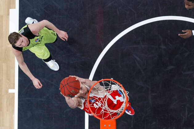 left 23 David Walker medi Bayreuth right Christian Sengfelder Brose Bamberg, 43 Brose Bamberg medi Bayreuth easyCredit BBL Basketball Bundesliga Basketball Saison 2020 21 10 Spieltag, 30 12 2020 Bamberg, Brose Arena ASV Autoren Nummer 4026335 Copyright: DanielxLöb