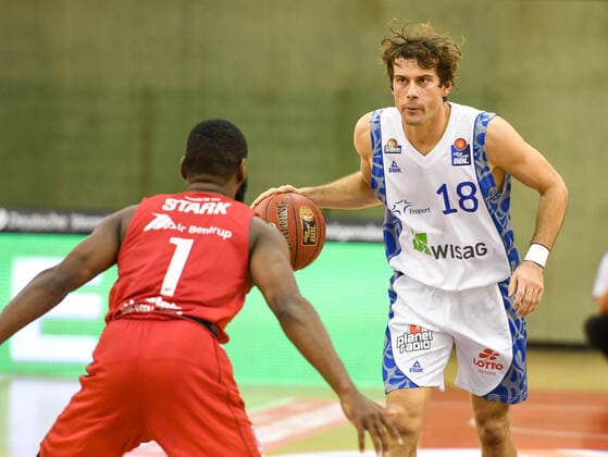Jonathan Stark, Joe Rahon 10 Spieltag, Basketball Bundesliga, Basketball season 2020 2021, Germany, easyCredit BBL, Germany, Giessen 46ers, giessen red, men, Jobstairs GIESSEN 46ers Fraport Skyliners, men, frankfurt white