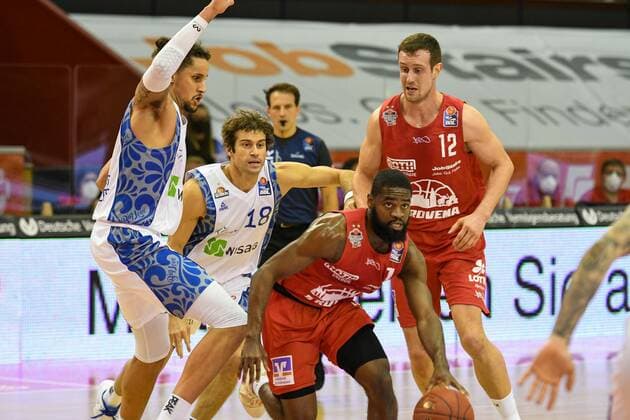 Rasheed Moore, Joe Rahon, Jonathan Stark, Johannes Richter 10 Spieltag, Basketball Bundesliga, Basketball season 2020 2021, Germany, easyCredit BBL, Germany, Giessen 46ers, giessen red, men, Jobstairs GIESSEN 46ers Fraport Skyliners, men, frankfurt white