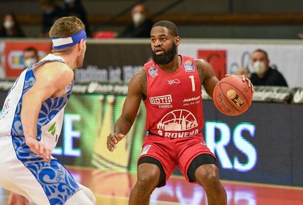 Jonathan Stark 10 Spieltag, Basketball Bundesliga, Basketball season 2020 2021, Germany, easyCredit BBL, Germany, Giessen 46ers, giessen red, men, Jobstairs GIESSEN 46ers Fraport Skyliners, men, frankfurt white