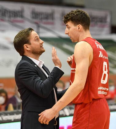 Rolf Scholz, Alen Pjanic 10 Spieltag, Basketball Bundesliga, Basketball season 2020 2021, Germany, easyCredit BBL, Germany, Giessen 46ers, giessen red, men, Jobstairs GIESSEN 46ers Fraport Skyliners, men, frankfurt white