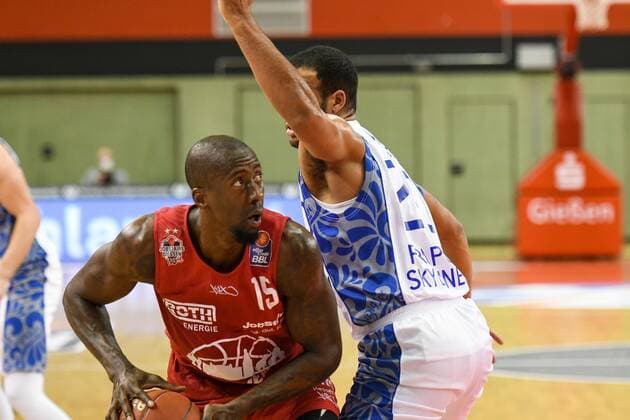 Brandon Bowman 10 matchday, Basketball Bundesliga, Basketball season 2020 2021, Germany, easyCredit BBL, Germany, Giessen 46ers, giessen red, men, jobstairs GIESSEN 46ers Fraport Skyliners, men, frankfurt white