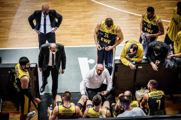 easyCredit BBL 10 Matchday Rasta Vechta EWE Baskets Basketball Oldenburg 30 12 2020 Season 2020 2021 easyCredit BBL 10 Matchday Rasta Vechta EWE Baskets Head Coach, Mladen DrijenÄiÄ‡, EWE Baskets Oldenburg Team of EWE Baskets editorial use only commercial use only by arrangement with the photographer Vechta Germany
