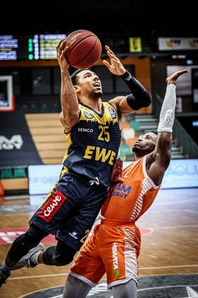 easyCredit BBL 10 Matchday Rasta Vechta EWE Baskets Basketball Oldenburg 30 12 2020 Season 2020 2021 easyCredit BBL 10 Matchday Rasta Vechta EWE Baskets 55, Phil Pressey, EWE Baskets Oldenburg T Inkenna Iroegbu, No 02, Vechta editorial use only commercial use only by arrangement with the photographer Vechta Germany