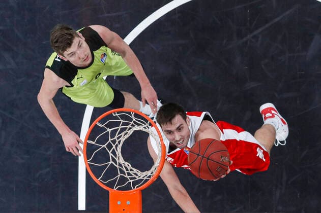 left 11 Andreas Seiferth medi Bayreuth right Chase Fieler Brose Bamberg, 20 Brose Bamberg medi Bayreuth easyCredit BBL Basketball Bundesliga Basketball Season 2020 21 10 Matchday, 30 12 2020 Bamberg, Brose Arena Copyright: DanielxLöb