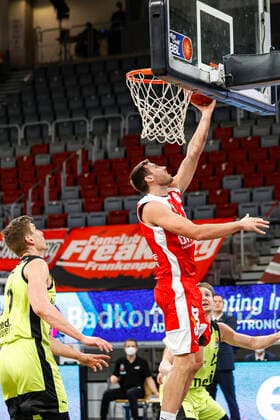 left 11 Andreas Seiferth medi Bayreuth right Chase Fieler Brose Bamberg, 20 Brose Bamberg medi Bayreuth easyCredit BBL Basketball Bundesliga Basketball Season 2020 21 10 Matchday, 30 12 2020 Bamberg, Brose Arena Copyright: DanielxLöb