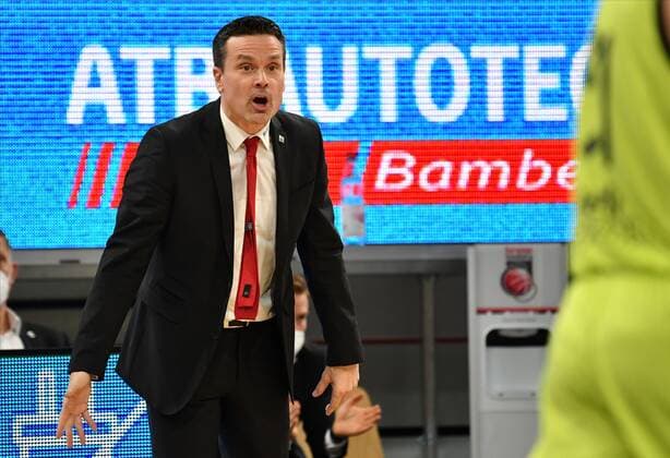 BAMBERG 30 12 2020 Basketball easycredit 1 Basketball Bundesliga 9 Matchday Brose Bamberg vs medi Bayreuth Raoul Korner Headcoach medi Bayreuth gives instructions Photo Hans Martin Issler isslerimages Brose Bamberg vs medi Bayreuth