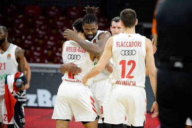 30 12 2020, xemx, basketball EuroLeague, FC Bayern Muenchen FC Barcelona emspor, v l final cheer, team, players, celebrate their victory Muenchen